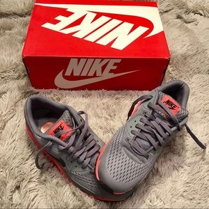 Men’s 9.5 Air Max 90 Premium Comfort